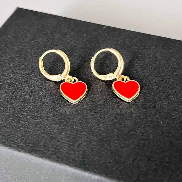 ❤️❤️ NWT | Red Heart Pierced Earrings - Picture 2 of 3